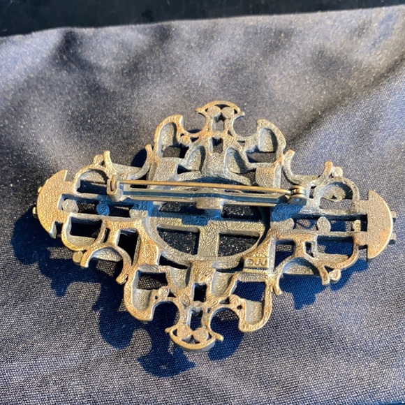 Ladies Pin - Picture 2 of 5